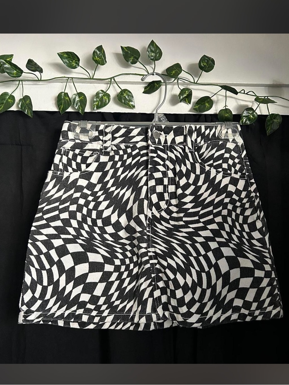 RSQ Black and White Optical Illusion Geometric Mini Skirt